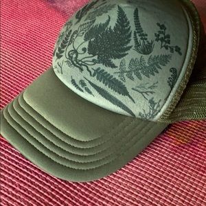Patagonia Hat • Olive green• Earthy design •